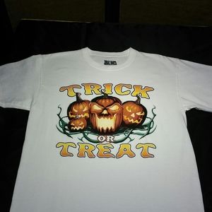 Hallowwen Trick Or Treat t-shirt